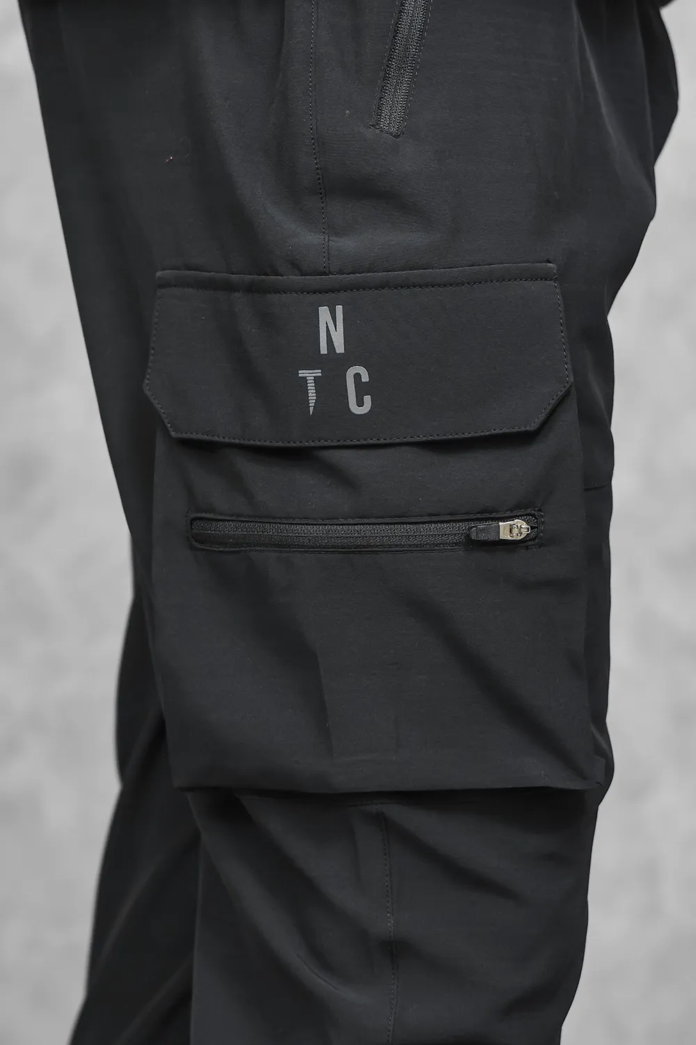 Muscle-Up Ribbed Tank - Brown & Impact Woven Cargos - Black